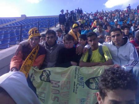 3aychin w da9a fal lhris